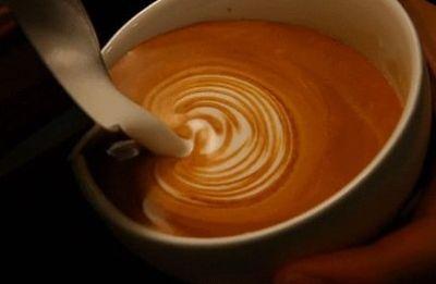 卡布奇诺拉花视频,一杯拉花咖啡的艺术之旅